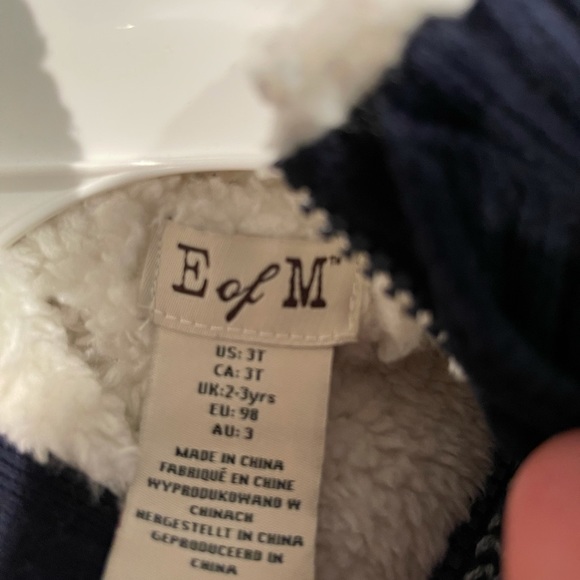 Holiday sweater 3T boys - Picture 3 of 3